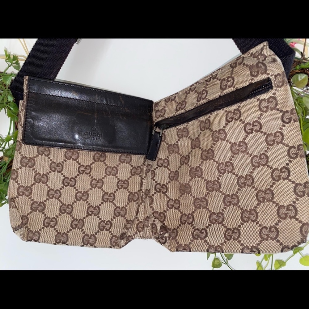 Gucci Beige Monogram Crossbody Bag - Picture 2 of 12